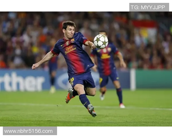 足球明星的盛世容颜与球场风采交织的魅力瞬间