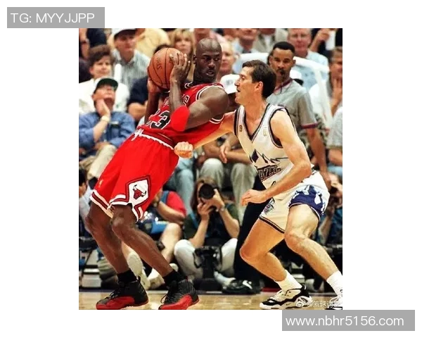 乔丹与比尔拉塞尔的传奇对决揭示篮球历史的辉煌瞬间