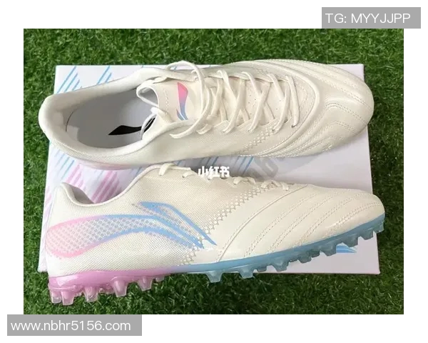 足球明星同款国产鞋引领时尚潮流助力运动风尚的完美选择