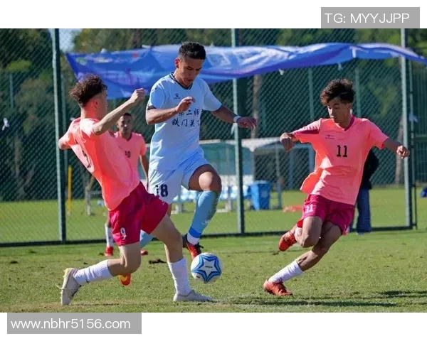 中国足球场数量不足亟需提升以促进青少年足球发展和全民健身活动